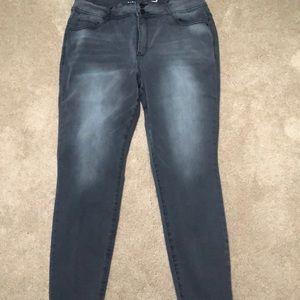 Wallflower flirty curvy high rise black jeans size 15